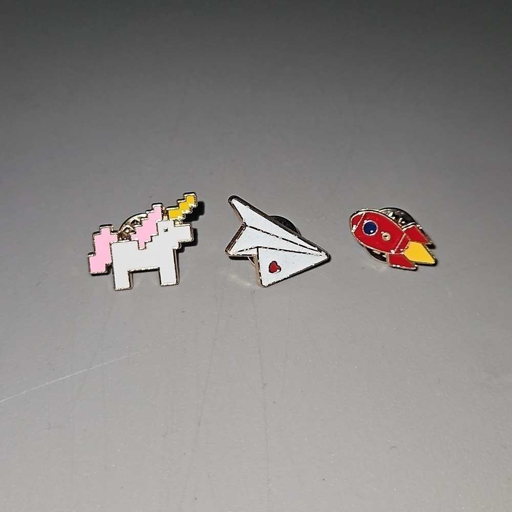 Set of 3 pins